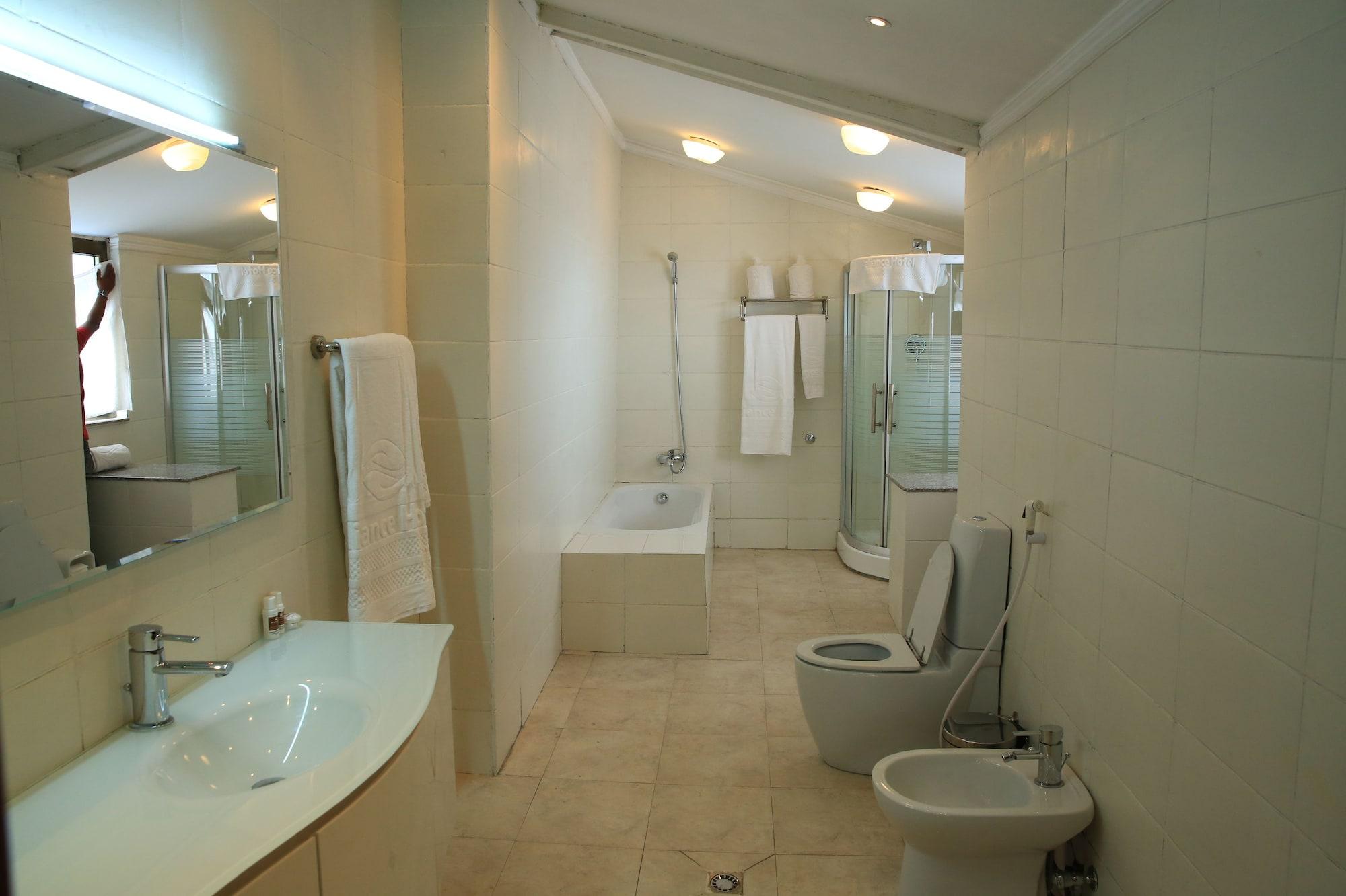 Reliance Hotel Apartment Addis Abeba Esterno foto