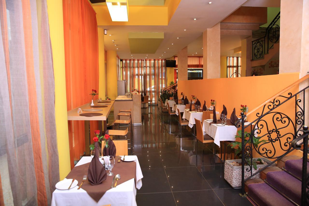 Reliance Hotel Apartment Addis Abeba Esterno foto